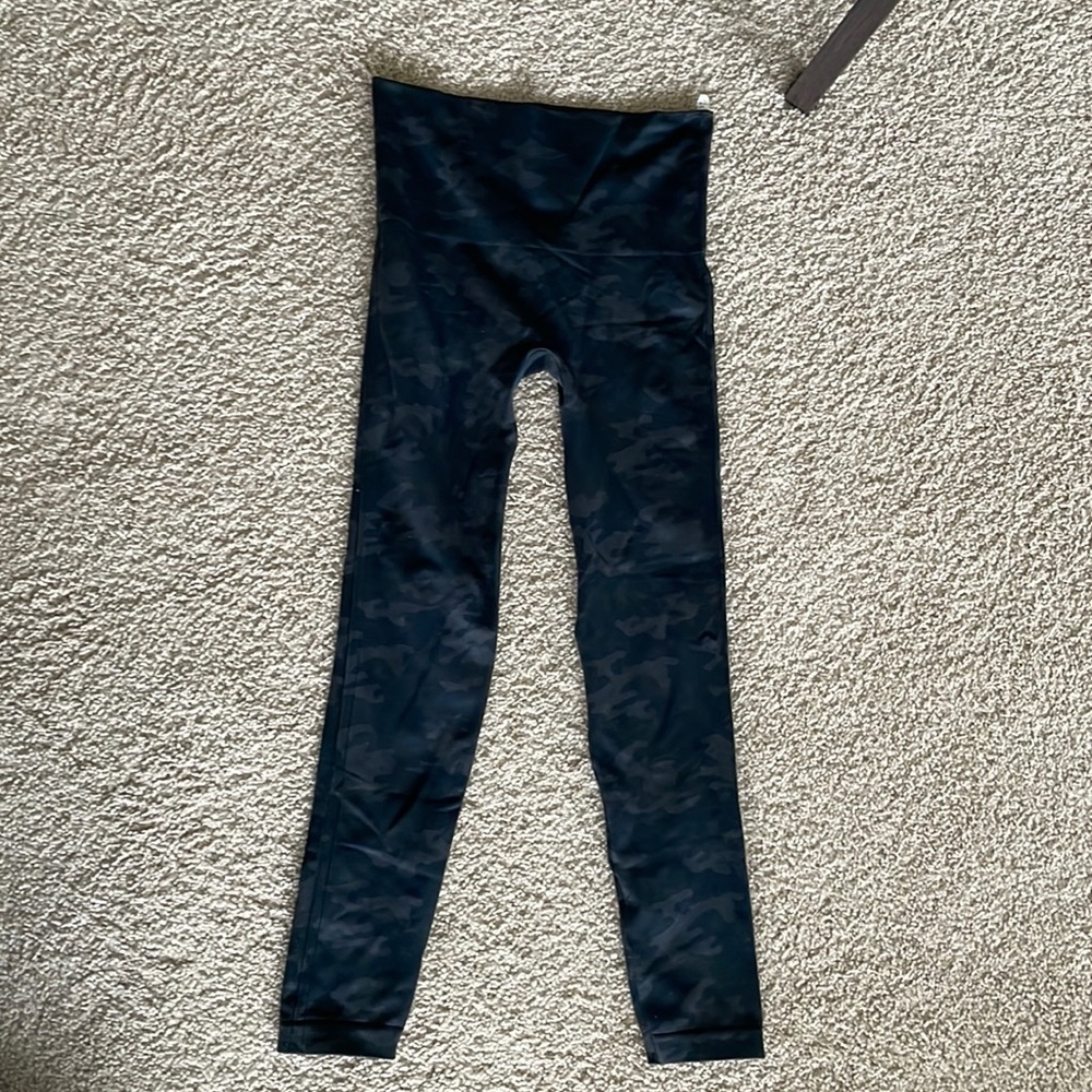 Spanx Camo Ankle Length Leggings